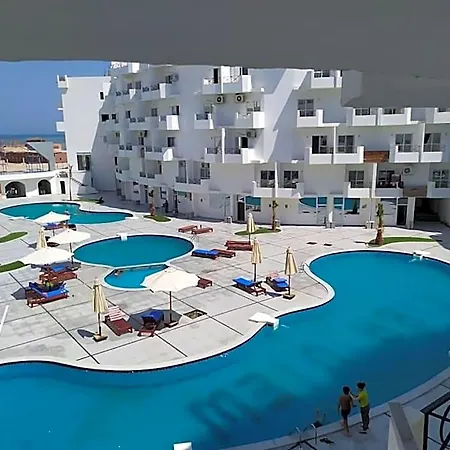 Pool View Studio With Terrace