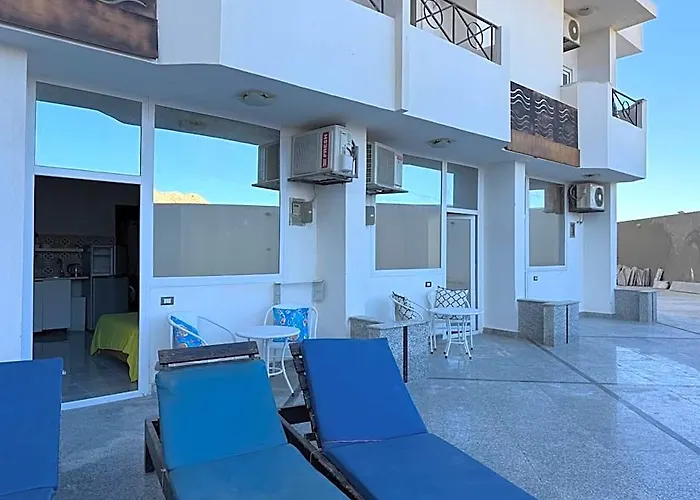 Pool View With Terrace Szálloda Gurdaka